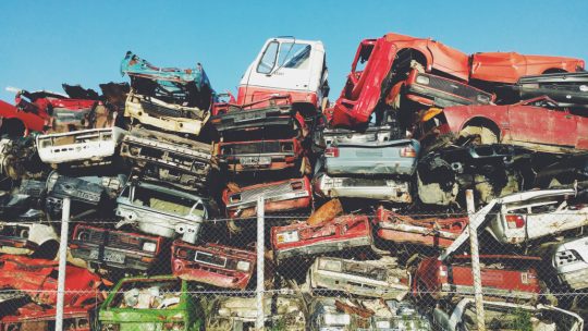 Pourquoi faire appel à un épaviste pour enlever sa voiture ?