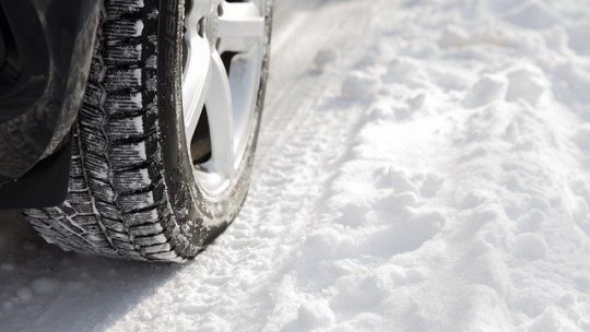 Quels pneus poser sur votre voiture en hiver ?